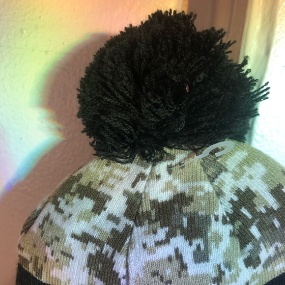 NWT NFL Camouflage Beanie - Picture 2 of 4